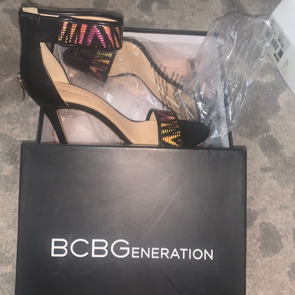 Women sandals BCBG